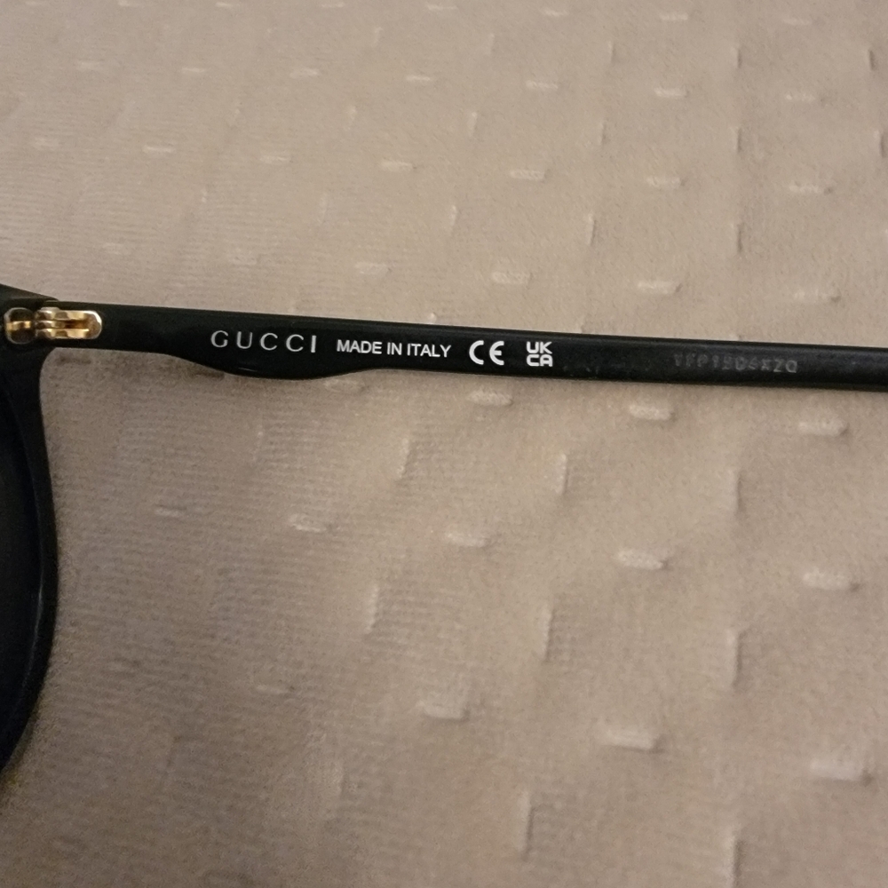 Black Gucci Sunglasses - Picture 4 of 4